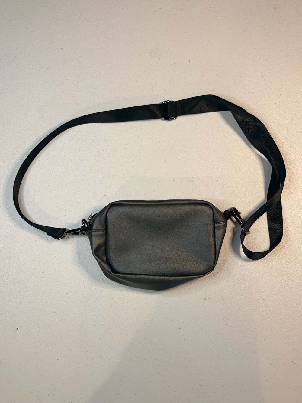 Stay The Path Metallic Charcoal Grey Crossbody Bag Adjustable Strap RN 104141 - Picture 2 of 4